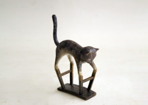3.Animal-master-Cat-《動物家-貓》-2013-铸铜-丙烯着色-54x40x17cm-3.jpg